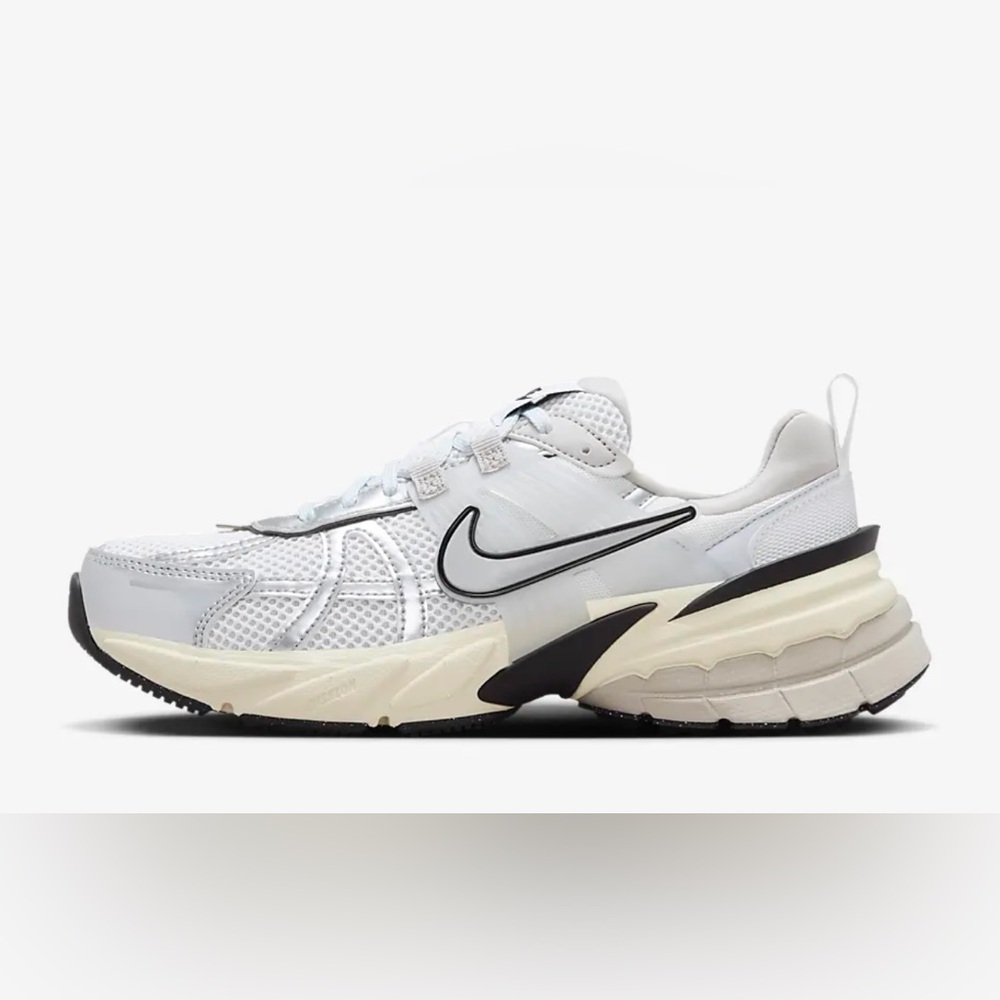 Nike V2K Run Sneaker | Size: W 8.5